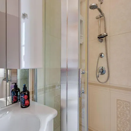Beautiful In With Balcony Appartement