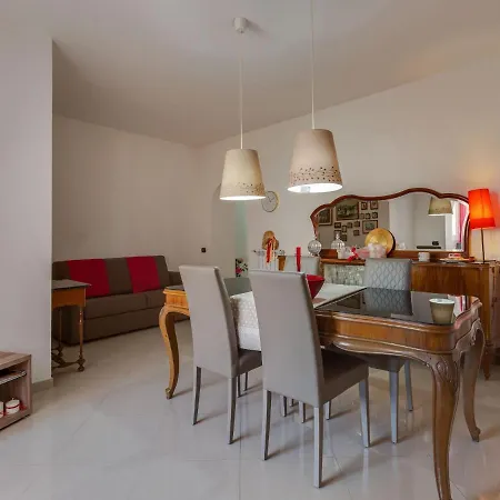 Appartement Beautiful In With Balcony